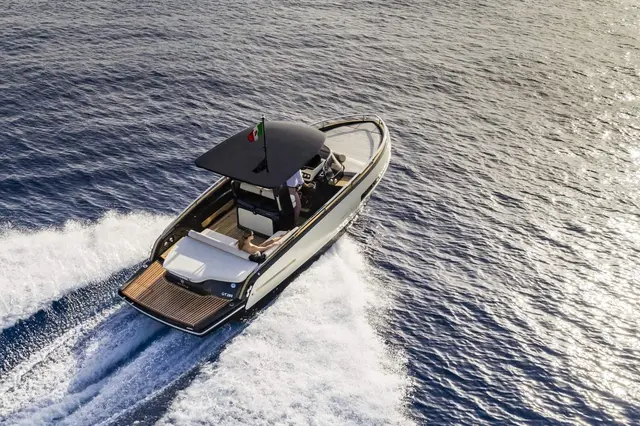 Invictus 280 GT — Menorca Yacht Rental, Menorca