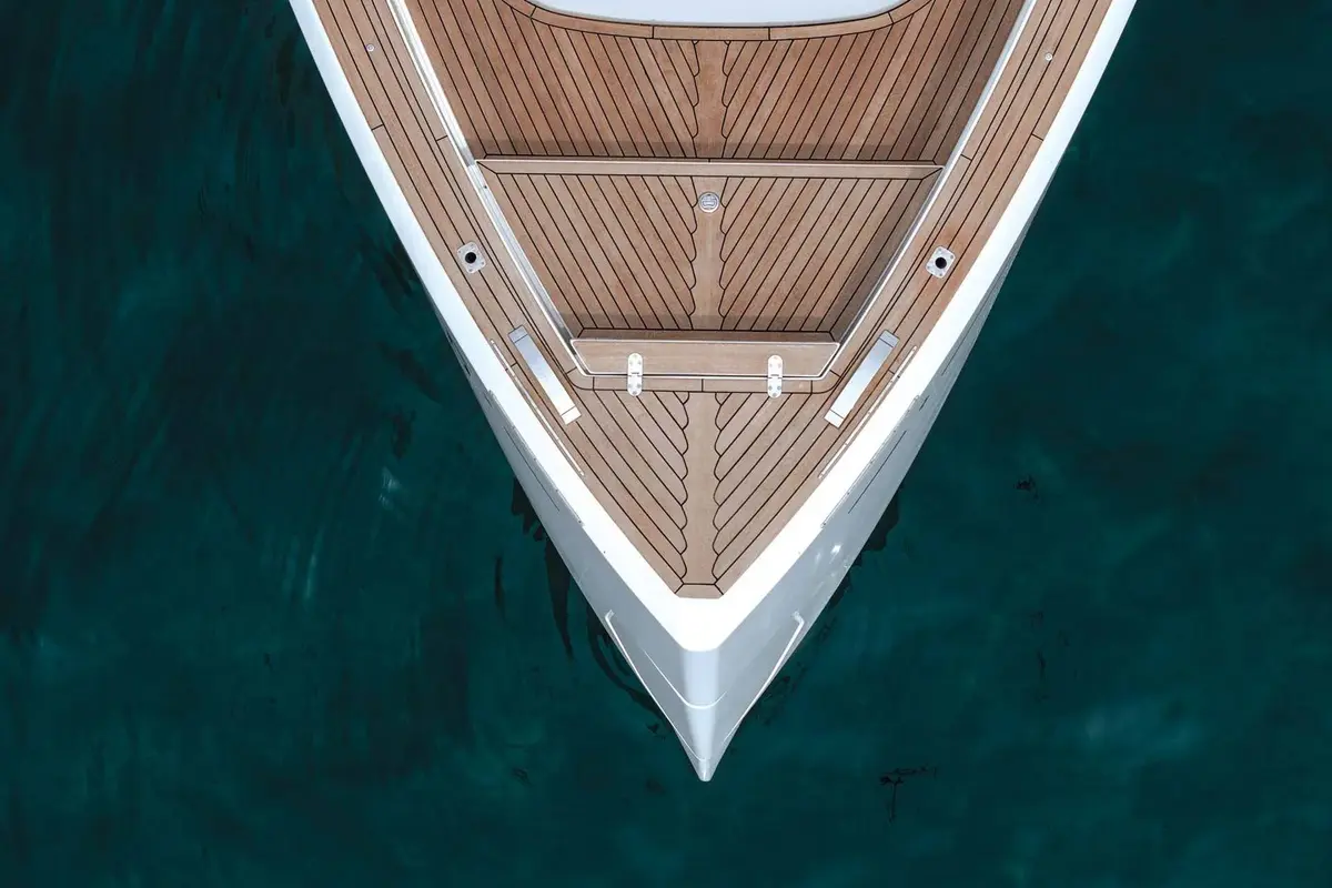 Pardo 43, main deck — Menorca Yacht Rental, Menorca. Open decks, quick pace, all-day coastal freedom