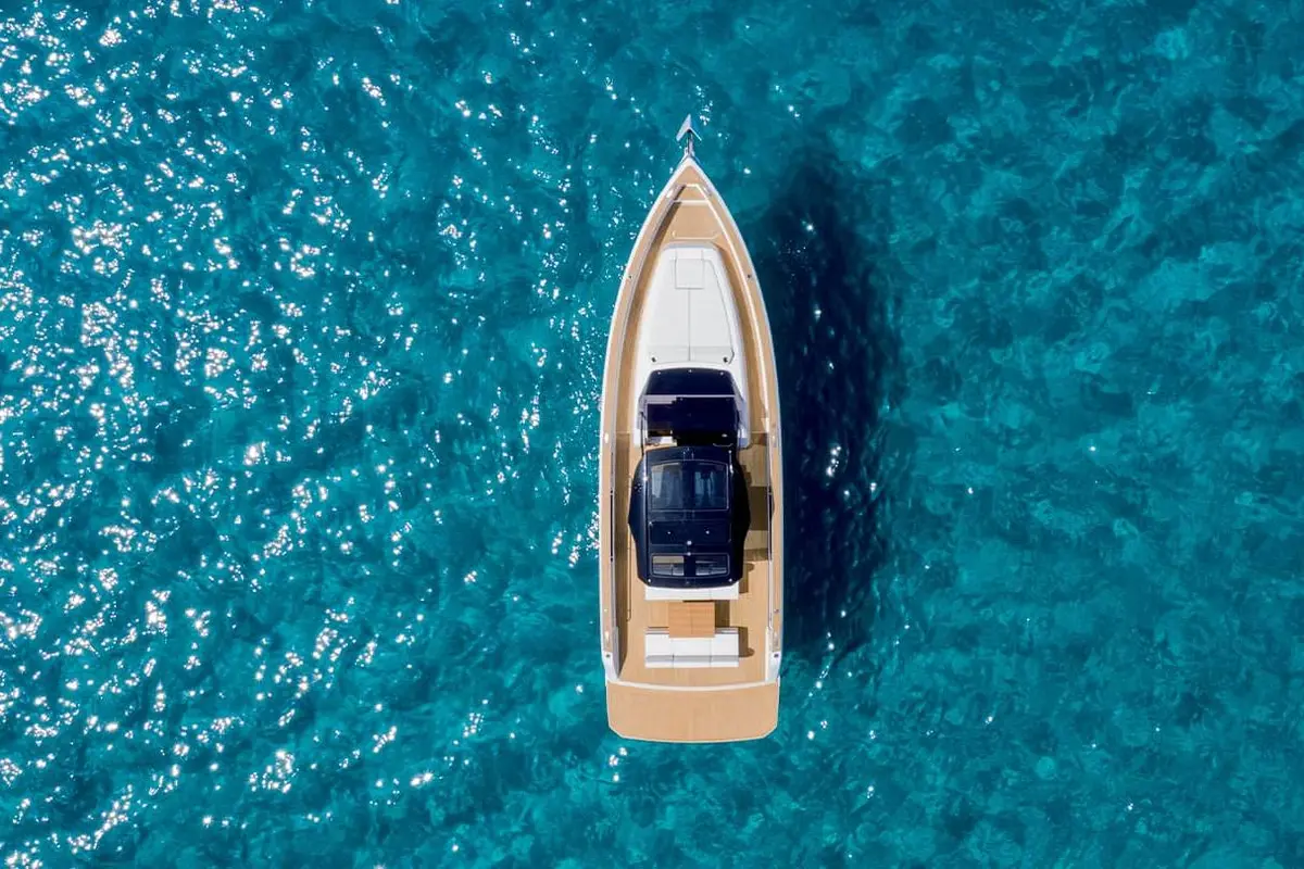 Pardo 43, aft deck — Menorca Yacht Rental, Menorca. Open decks, quick pace, all-day coastal freedom