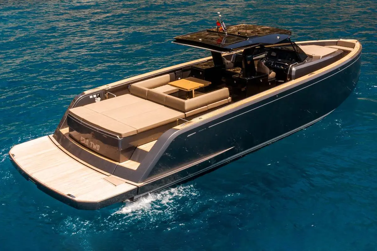 Pardo 50, exterior — Menorca Yacht Rental, Menorca. Quick hops to quiet coves, lunch on deck