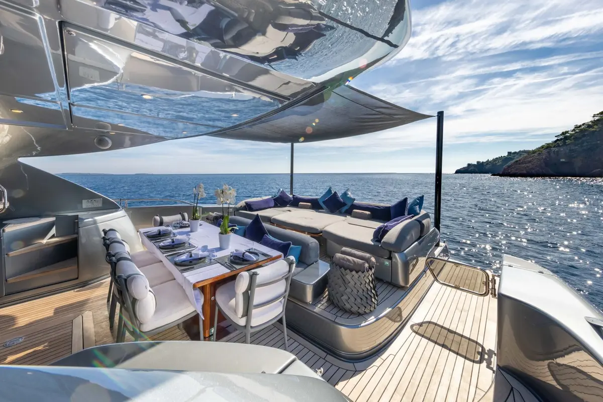 Riva 86 Domino, flybridge — Menorca Yacht Rental, Menorca. Classic Riva lines built for multi-day island routes