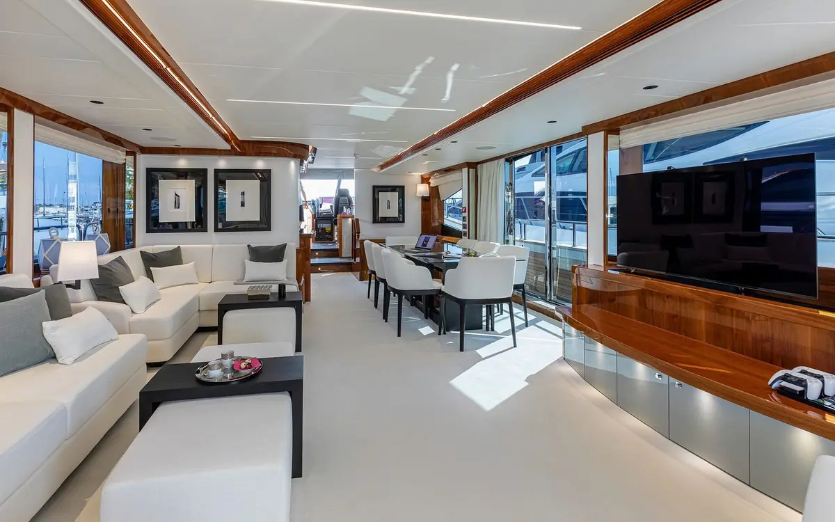 Sunseeker 90, master cabin — Menorca Yacht Rental, Menorca. Fast lines, four cabins, an open flybridge