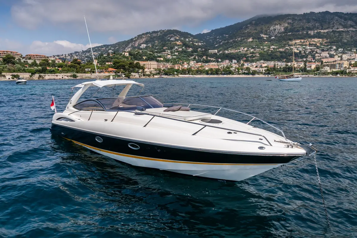 Superhawk 34, master cabin — Menorca Yacht Rental, Menorca. Fast, sporty runs to Menorca's quieter coves
