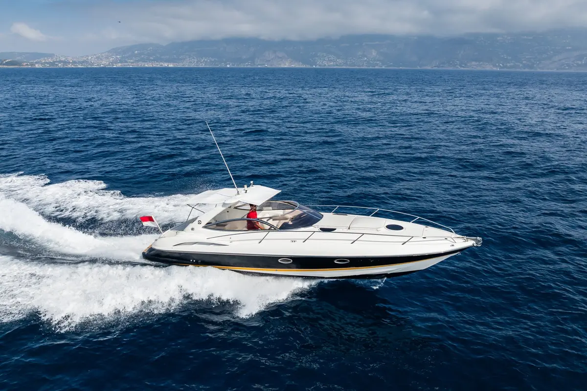 Superhawk 34, flybridge — Menorca Yacht Rental, Menorca. Fast, sporty runs to Menorca's quieter coves