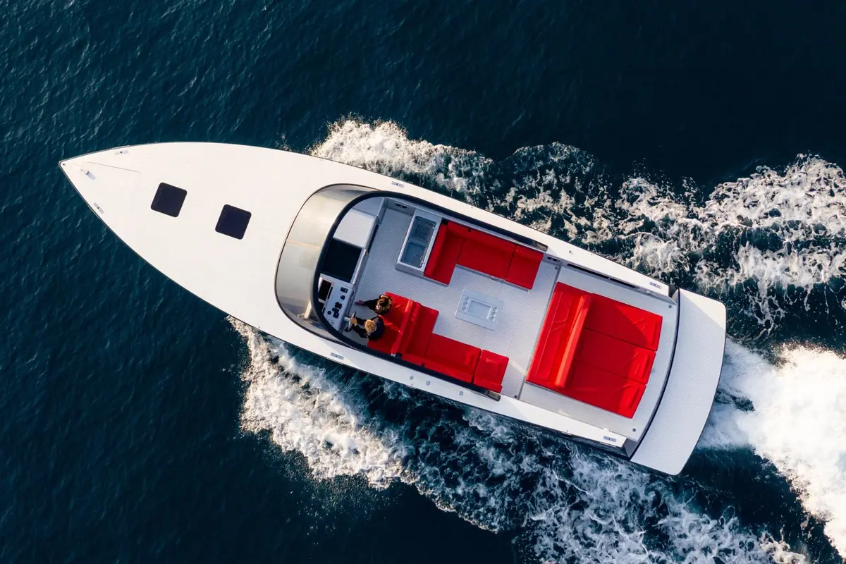 Vandutch 48, master cabin — Menorca Yacht Rental, Menorca. Sleek, low-slung speed built for Menorca's coves